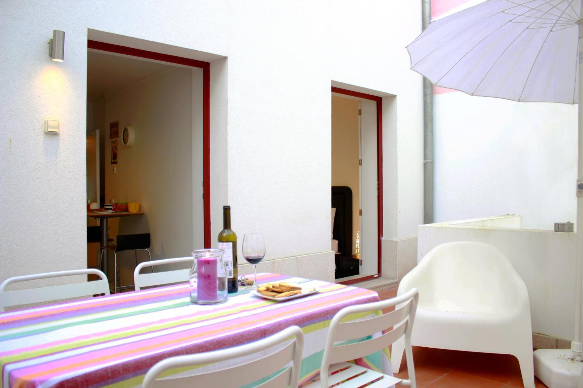Joivy Modern 1-Bed Apt With Terrace, Moments From Sao Bento Palace リスボン エクステリア 写真