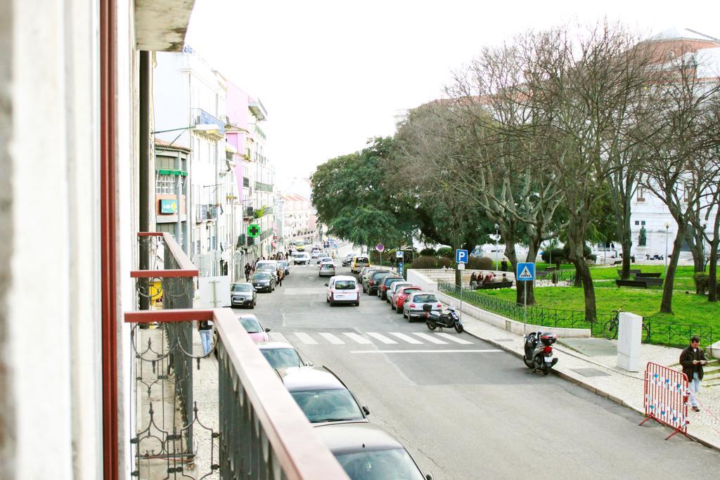 Joivy Modern 1-Bed Apt With Terrace, Moments From Sao Bento Palace リスボン エクステリア 写真