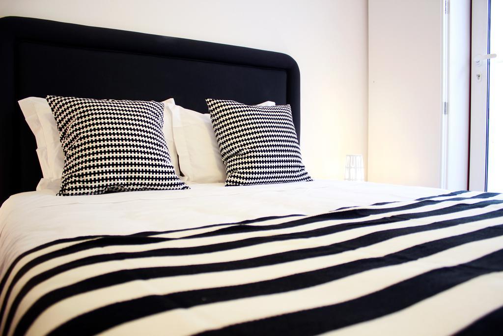 Joivy Modern 1-Bed Apt With Terrace, Moments From Sao Bento Palace リスボン エクステリア 写真