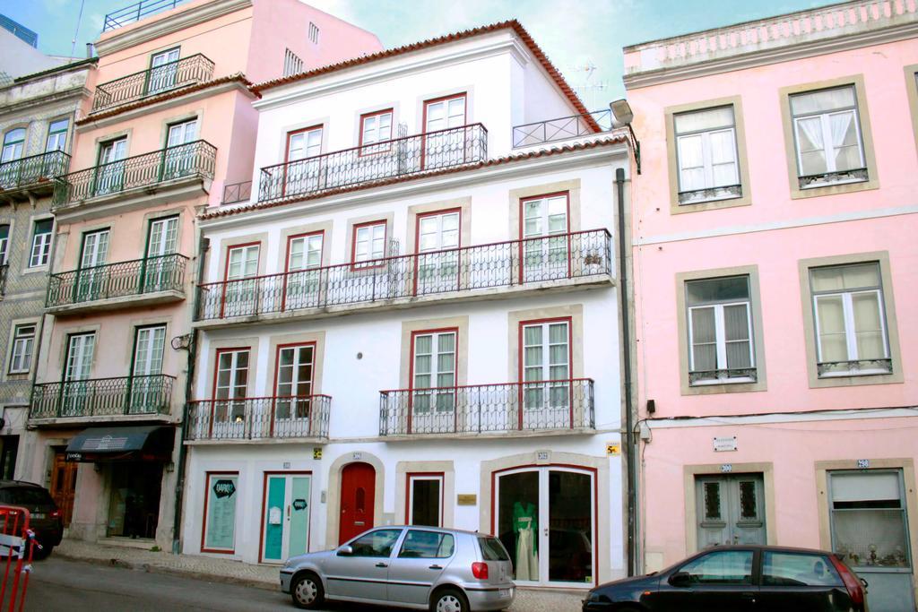 Joivy Modern 1-Bed Apt With Terrace, Moments From Sao Bento Palace リスボン エクステリア 写真