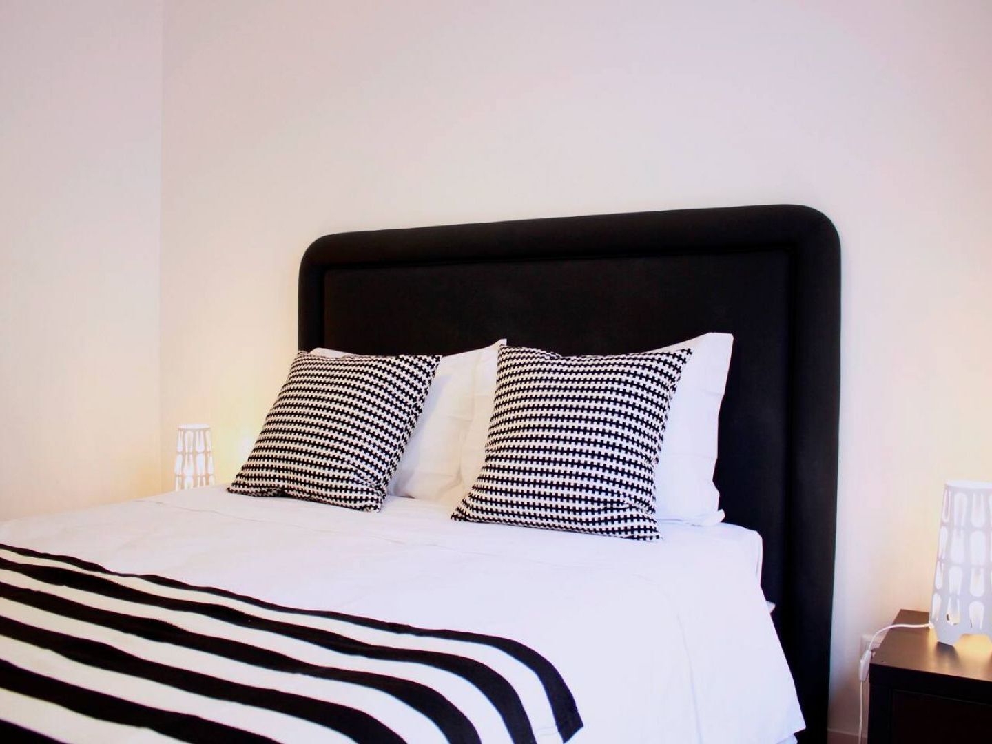 Joivy Modern 1-Bed Apt With Terrace, Moments From Sao Bento Palace リスボン エクステリア 写真