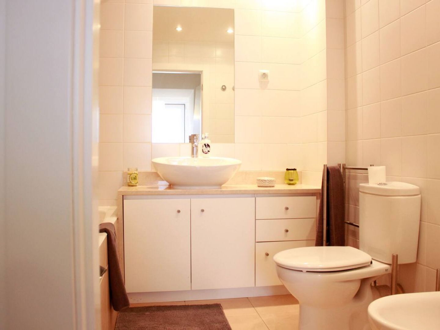 Joivy Modern 1-Bed Apt With Terrace, Moments From Sao Bento Palace リスボン エクステリア 写真