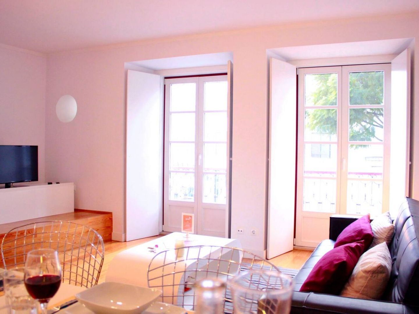 Joivy Modern 1-Bed Apt With Terrace, Moments From Sao Bento Palace リスボン エクステリア 写真