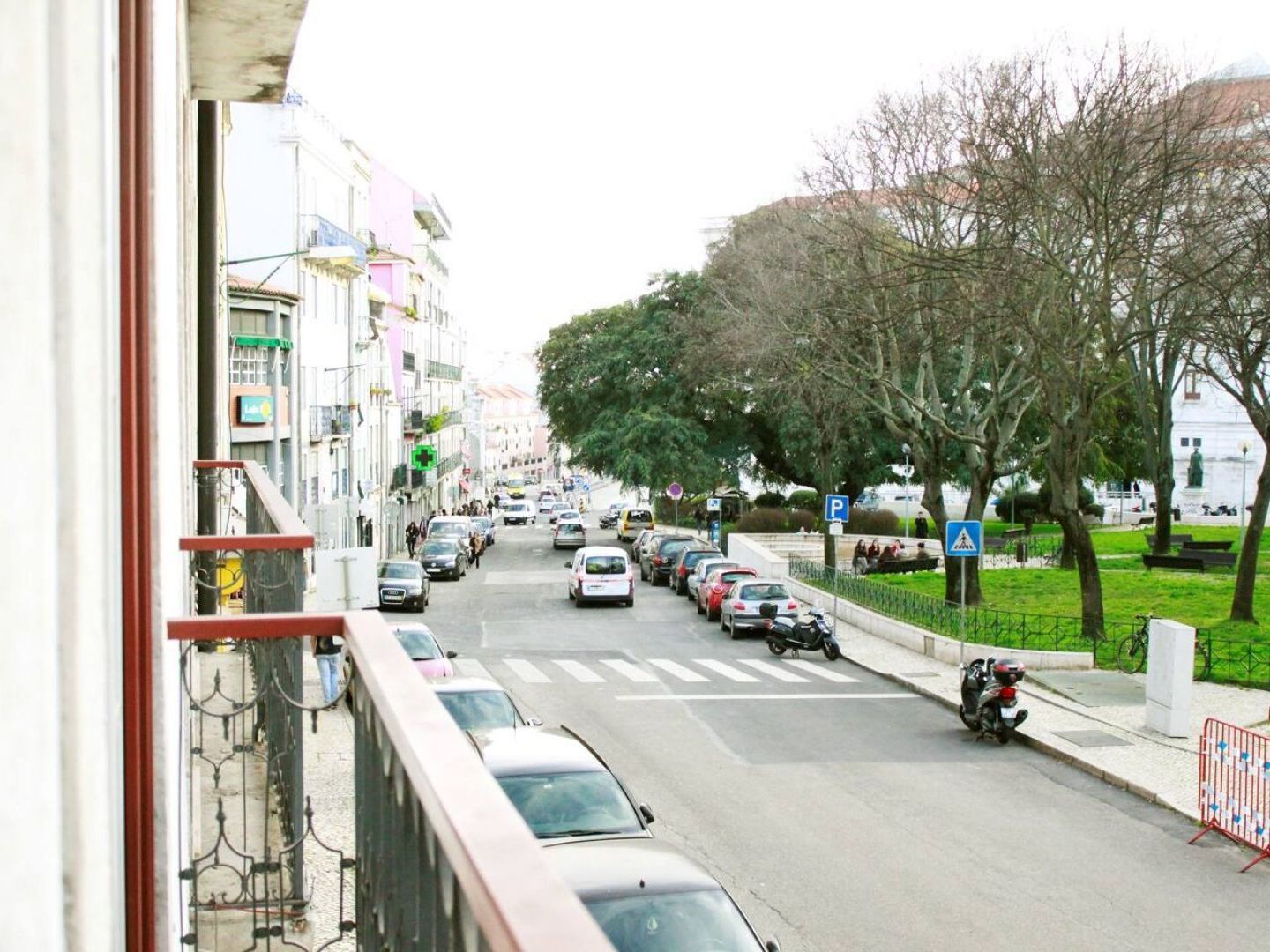 Joivy Modern 1-Bed Apt With Terrace, Moments From Sao Bento Palace リスボン エクステリア 写真