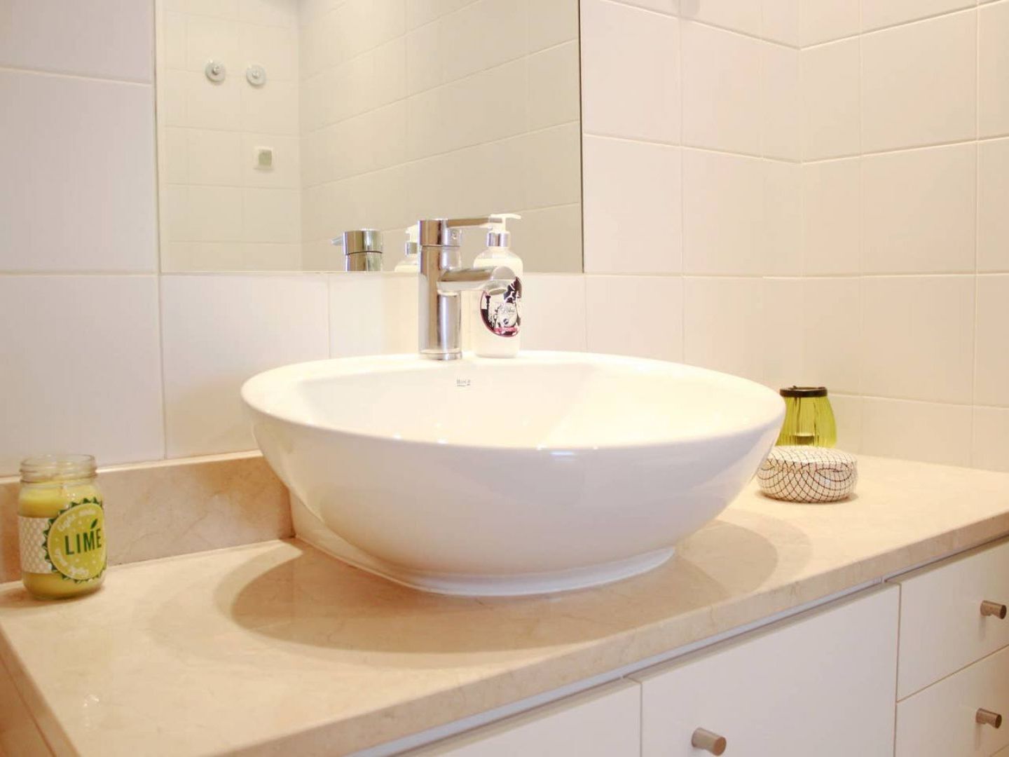 Joivy Modern 1-Bed Apt With Terrace, Moments From Sao Bento Palace リスボン エクステリア 写真